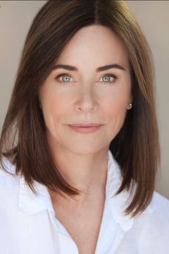 Jayne Brook interpreta Lydia