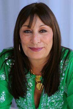 Anjelica Huston interpreta Dolores Paley