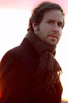 McManus Woodend interpreta Poet