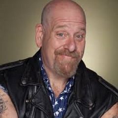 Mike Grief interpreta Janitor