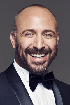 Halit Ergenç interpreta Orhan