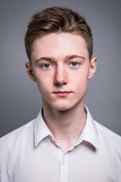 Kyle Fitzpatrick interpreta Fergus