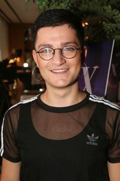 Toby Marlow interpreta Young Doug