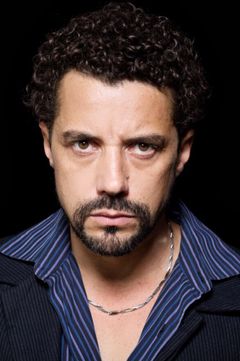 Calo Rodriguez interpreta Salsa Dancer (uncredited)