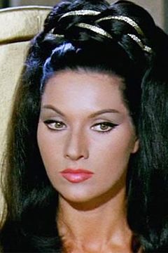 Helga Liné interpreta Madame Jean