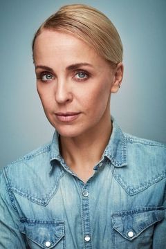 Julie R. Ølgaard interpreta Lotte