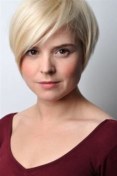 Emily Butterfield interpreta Jille