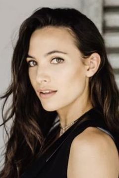 Jesselyn Abrahamse interpreta Silky