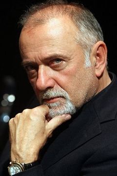 Giorgio Faletti interpreta Professor Antonio Martinelli (flashback a inizio film)