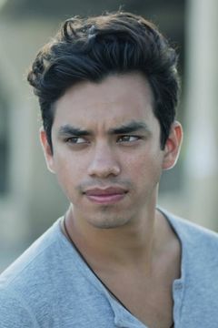 Patrick Davis Alarcón interpreta Luis