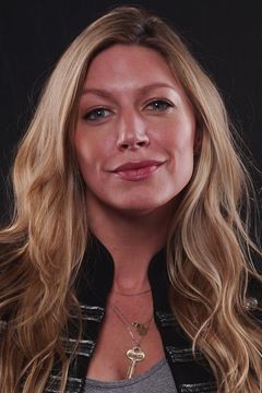 Jes Macallan interpreta Josslyn Carver