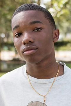 Joshua J. Williams interpreta Kel Reeve