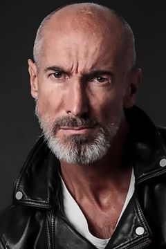 Stefano Pasianot interpreta Bald Man