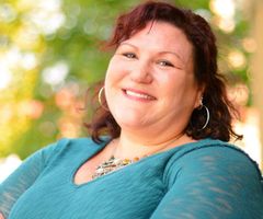 Kelly L. Goodman interpreta Diner Waitress