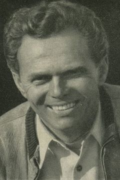 Karl John interpreta Gen. Wolfgang Hager