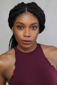 NaSwana Moon interpreta Desk Agent