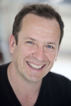 Hugues Boucher interpreta Staid guest