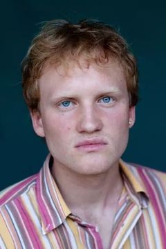 Sammy Scheuritzel interpreta Baldur Persicke