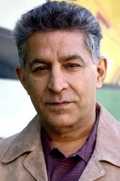 Dalip Tahil interpreta Zia