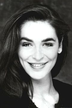 Claire Stansfield interpreta Alti