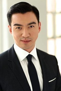 Johnny M. Wu interpreta Manny