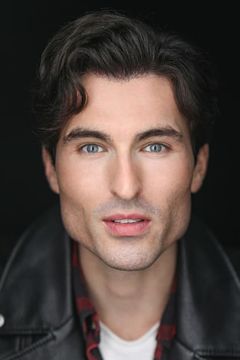 Sean Yves Lessard interpreta Marcus