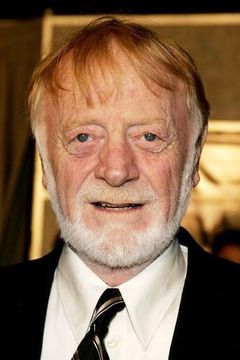 Red West interpreta Roger