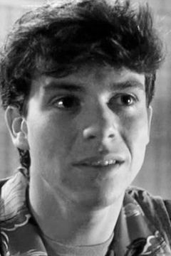 Steve Marshall interpreta James Carpenter'J.C.' Hooper