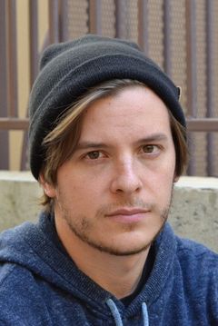 Daniel Amerman interpreta Bryan