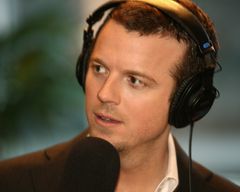 JoJo Wright interpreta Host
