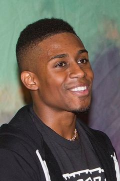 Steven Prescod interpreta Carl