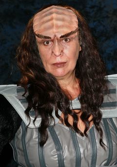 Barbara March interpreta Lursa