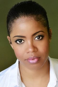Valerie Turner interpreta Uniformed Cop
