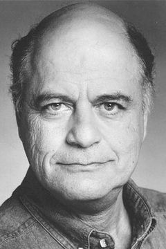 Alan Zitner interpreta Live Action Cast