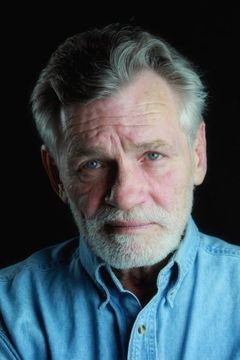 James DeForest Parker interpreta Old Vet