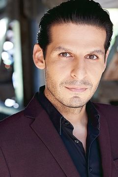 Ivan Wanis-Ruiz interpreta Officer Gregg