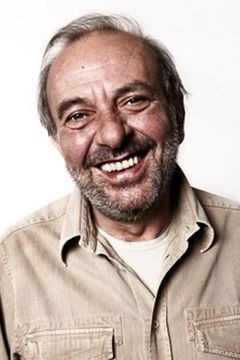 Vauro Senesi interpreta Padre di Lapo