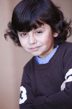 Mike Salazar interpreta 6 year old Albert