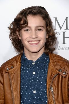 Brandon Spink interpreta Chris Byers