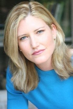 Veronica Mosgrove interpreta Lynn Brown