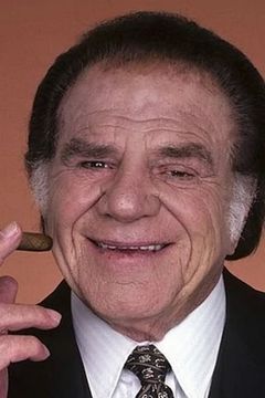 Lionel Stander interpreta Peppone