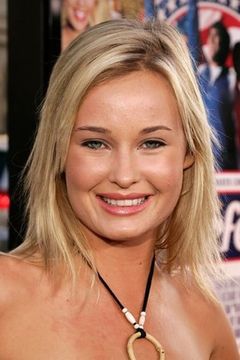 Amber Hay interpreta Wedding Guest (uncredited)