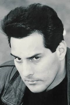 Peter Bucossi interpreta Rookie Cop