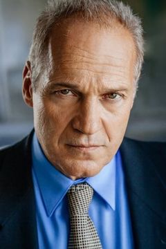 Jay Acovone interpreta Lt. Det. Bob Mankowski