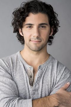 Noah James interpreta Young Man (uncredited)