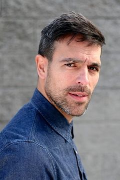 T.J. Ramini interpreta Crane Thug #1