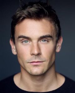 Ollie Marsden interpreta Walter