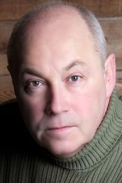 Gerard Plunkett interpreta Charles Potter