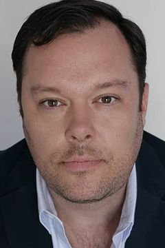 Michael Gladis interpreta Yevgeny Borzenkov