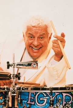 Tito Puente interpreta Latin Bandleader